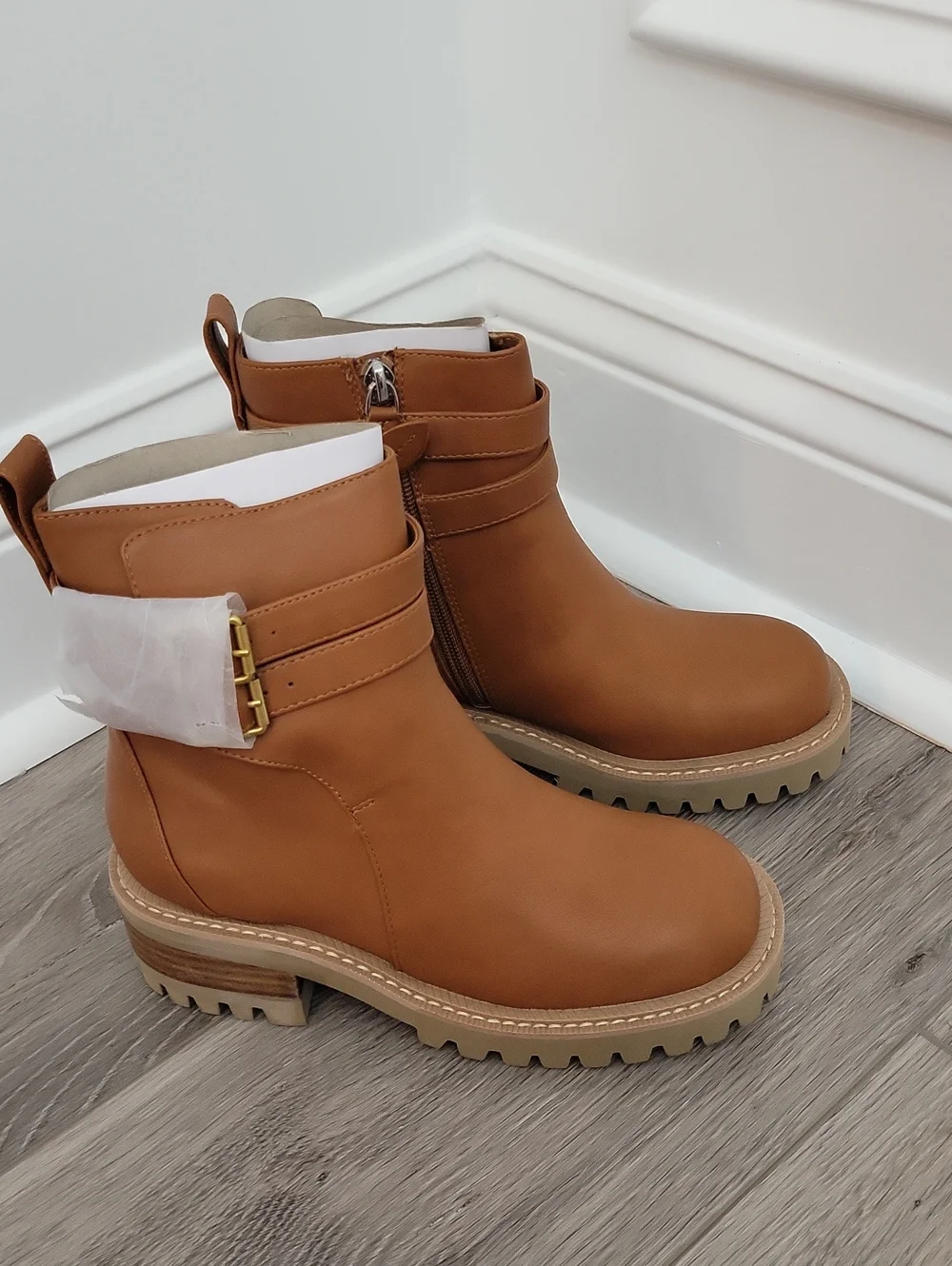 AEROSOLES •upper material